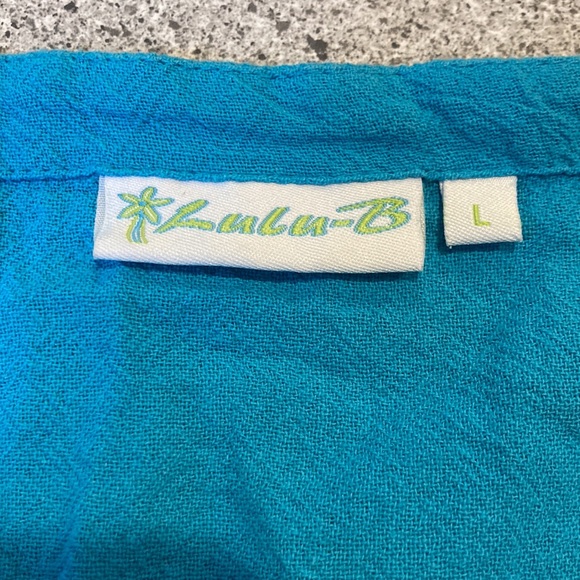 Lula B sleeveless v-neck summer top with fluttery hem. 100% Cotton Teal Blue - Picture 4 of 4